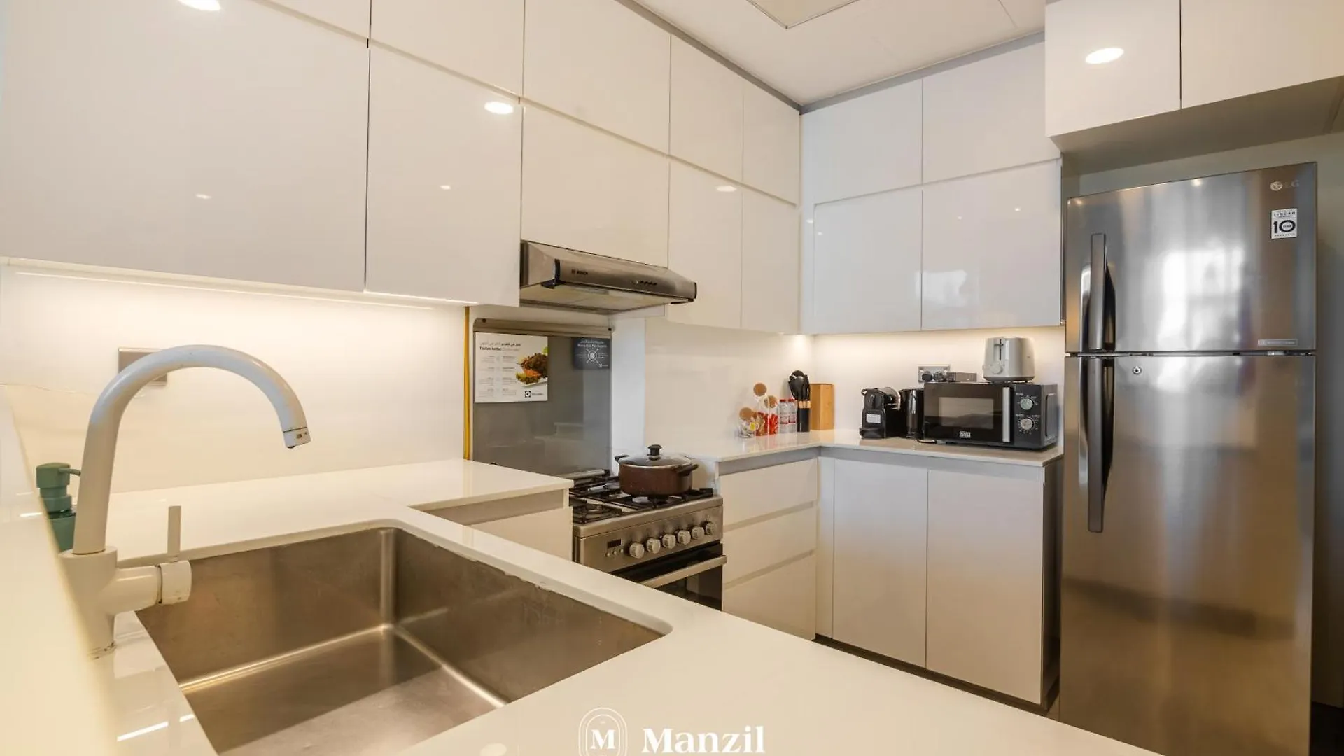Stylish 1Br Apartment With Canal Views In Business Bay Dubai